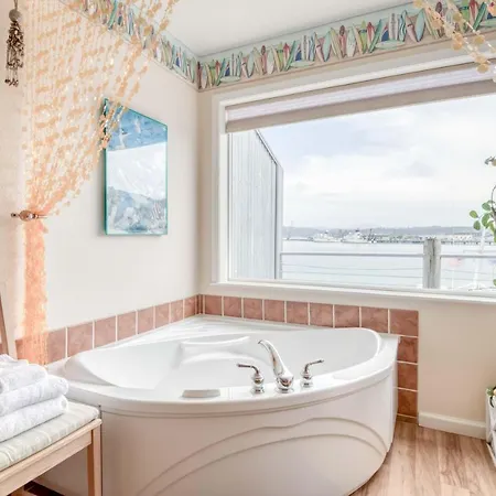 Surfer Dude - Anchor Pier Lodge Newport Exterior foto