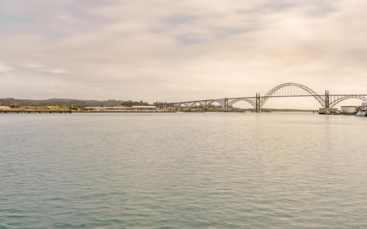 Surfer Dude - Anchor Pier Apartment