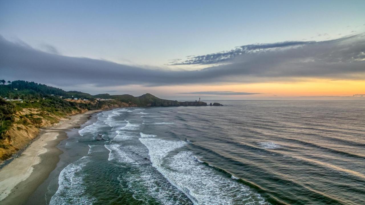 Surfer Dude - Anchor Pier Apartment Newport